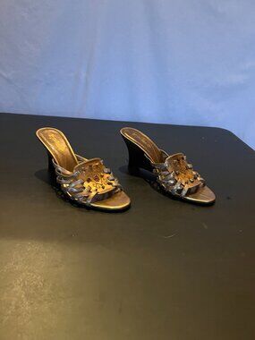 Prima Size 8.5M Metallic Gold Lifted Sandals